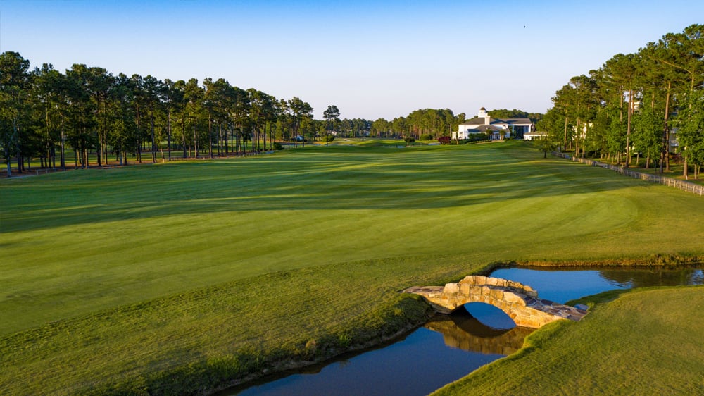 World Tour Golf Links Open Course number 9 inspired by St. Andrews closing hole