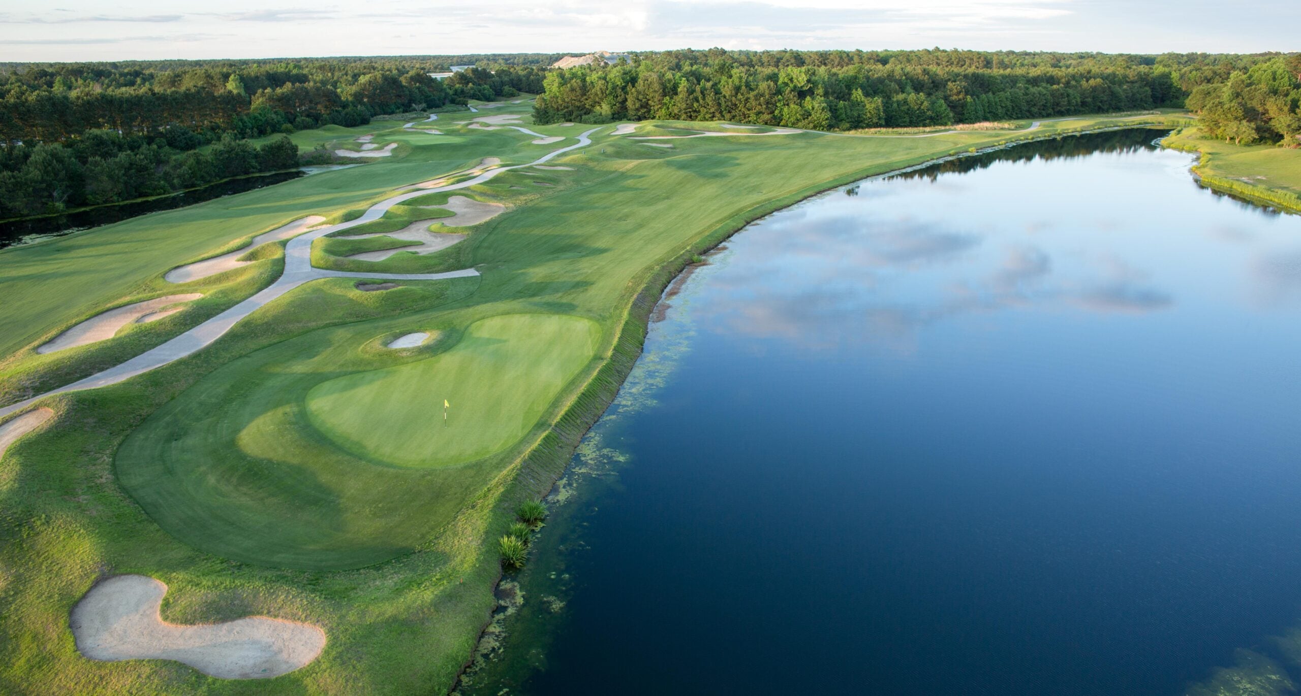 Barefoot Dye Course Hole 18
